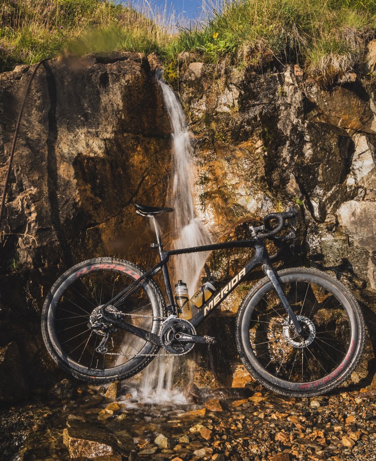 Carbon gravel wielsets